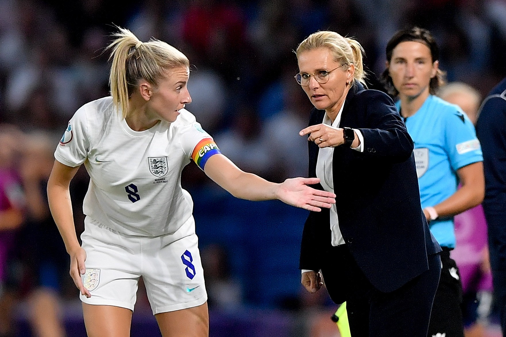 Nova regra da Fifa exige pelo duas mulheres em toda comissão técnica de torneios femininos