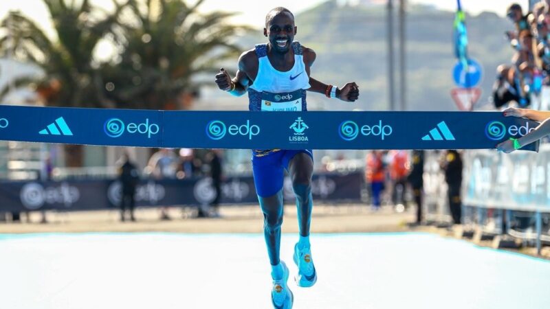 Ugandês Jacob Kiplimo tira 10 segundos e recupera recorde mundial da meia-maratona