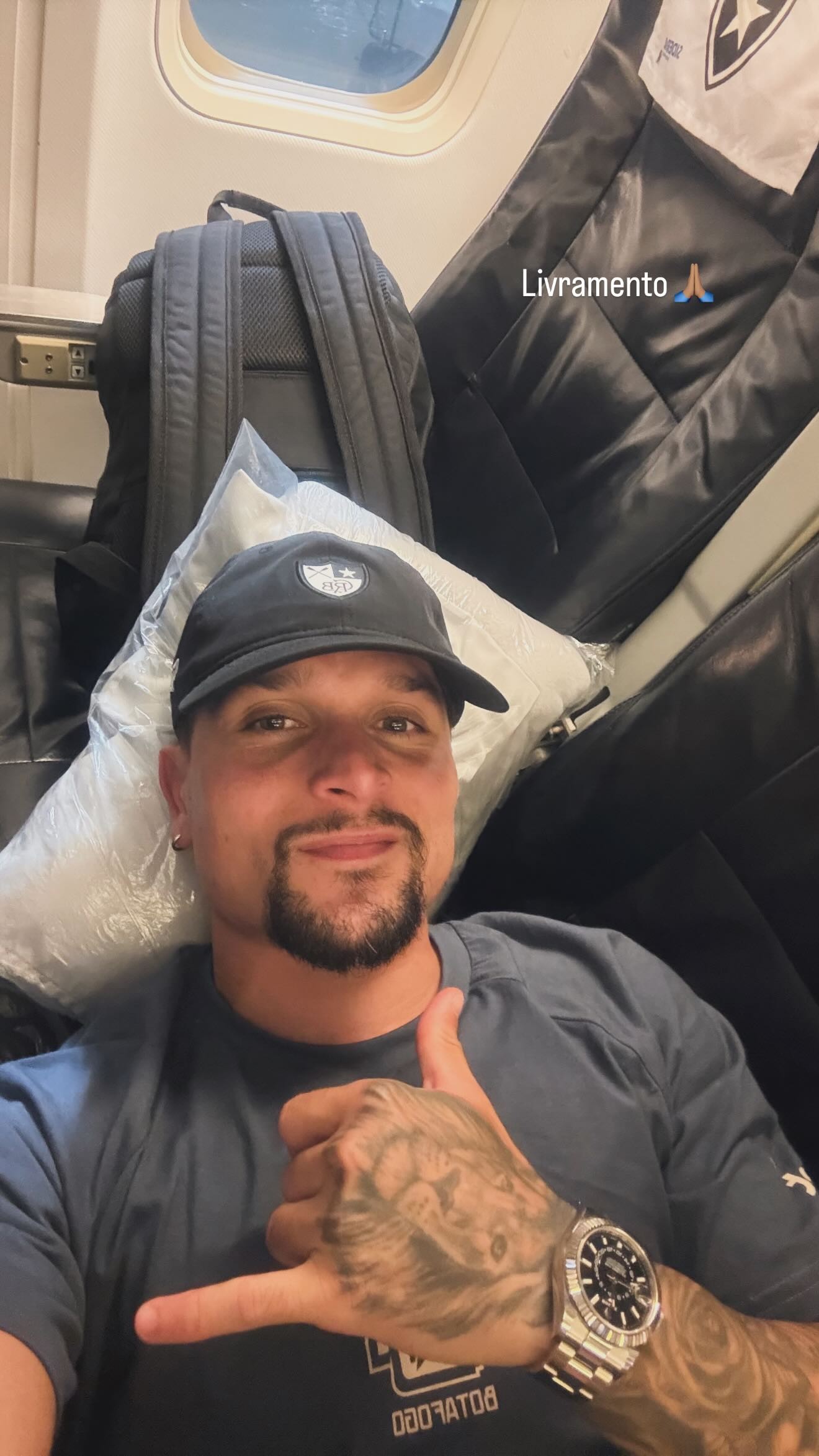 Voo do Botafogo para São Paulo tem problema técnico antes da decolagem, e jogador reage: “Livramento”