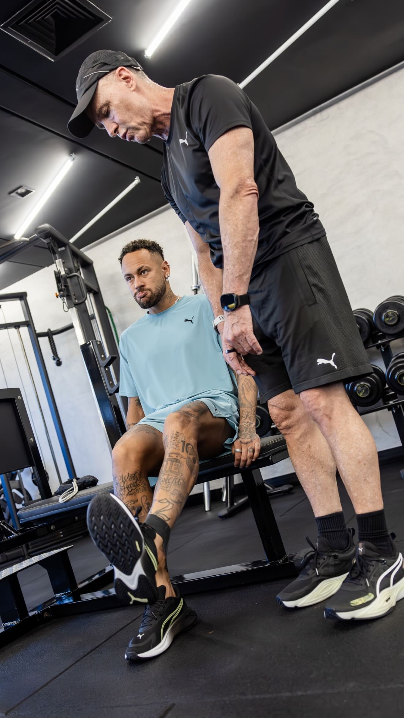 Neymar aproveita folga do elenco do Santos na academia; veja fotos