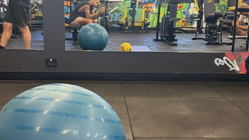 Neymar registra treino em academia de casa durante folga do elenco do Santos