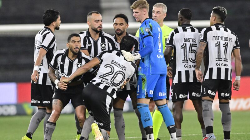 Botafogo tem apenas uma vitória contra o Flamengo no Nilton Santos nos últimos 12 jogos