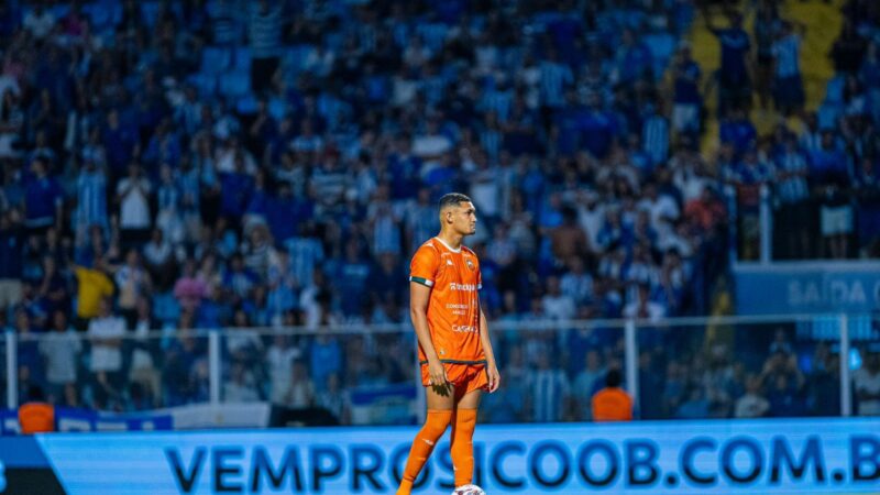 Sampaio acerta contratação do centroavante Kaká, que estava no Camboriú-SC