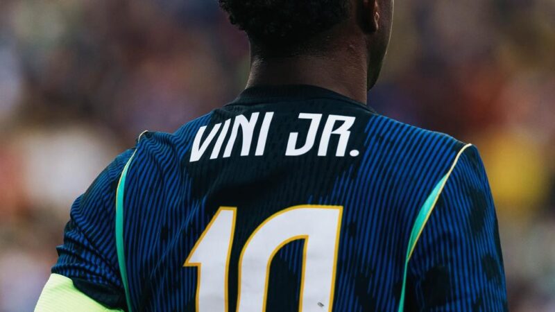 Dez e faixa, Vini decepciona contra a França, mas tem apoio incondicional de Ancelotti