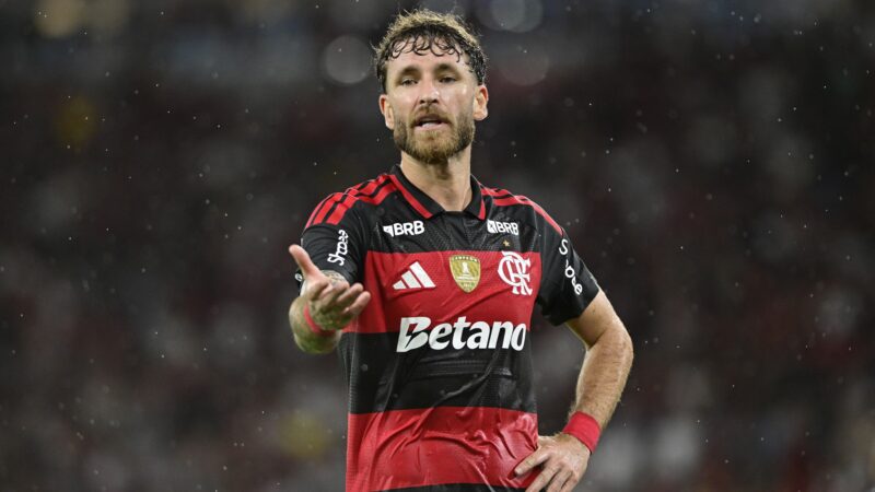 Léo Pereira e Pulgar desfalcarão o Flamengo contra o Corinthians