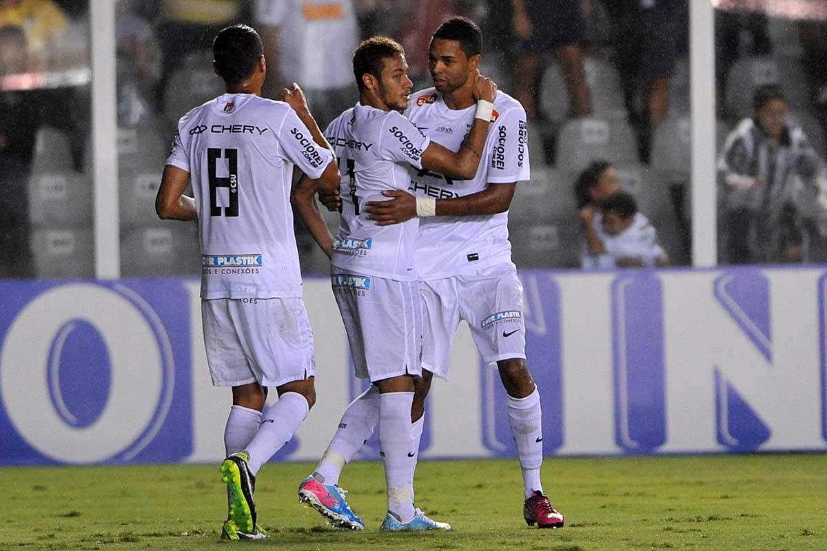 Apontado como sucessor de Neymar no Santos, atacante deixa clube do AM após um mês e sem marcar gols