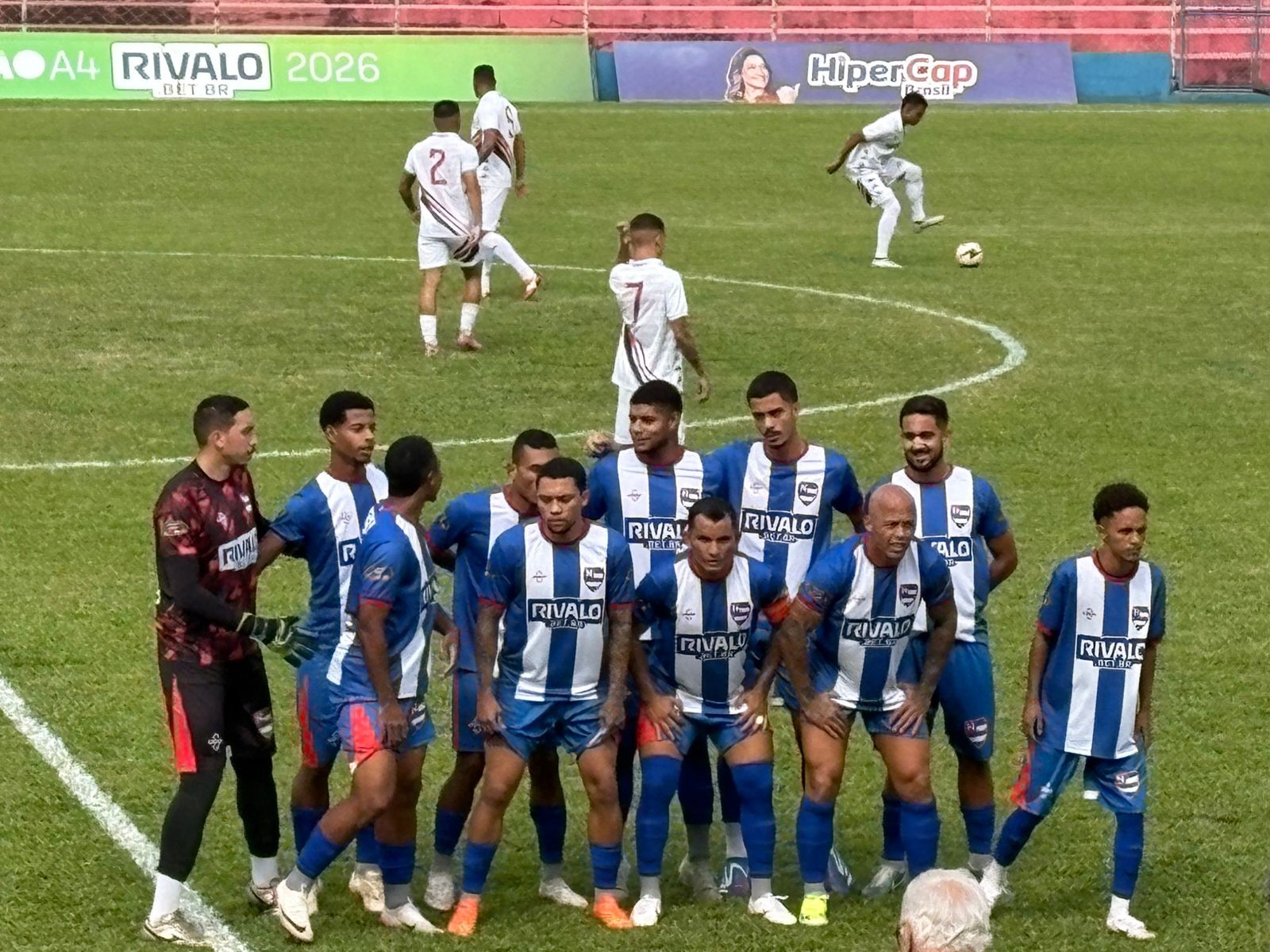 Ex-São Paulo supera depressão e bebida e ajuda clube da capital em feito improvável na quarta divisão