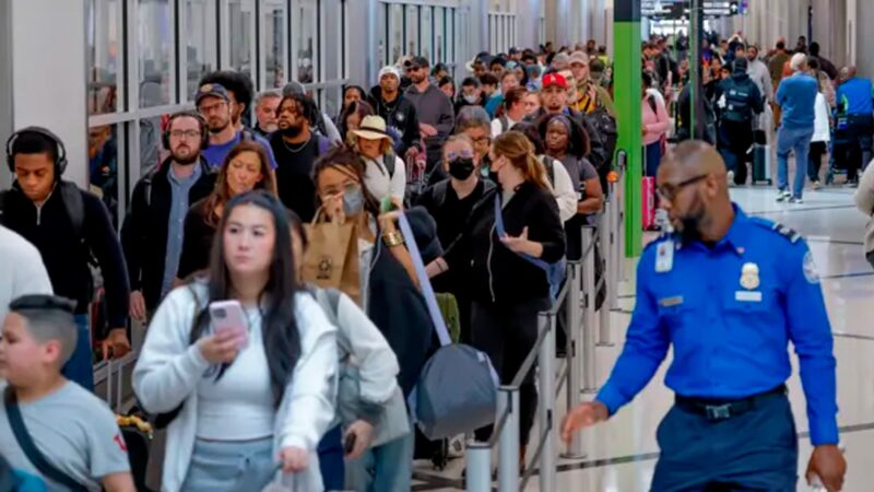 Por que aeroportos nos EUA enfrentam caos — e o que decisão de Trump de enviar ICE tem a ver com isso
