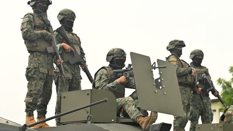 Com apoio dos EUA, Equador mobiliza 75 mil militares em ‘guerra’ contra cartéis de drogas