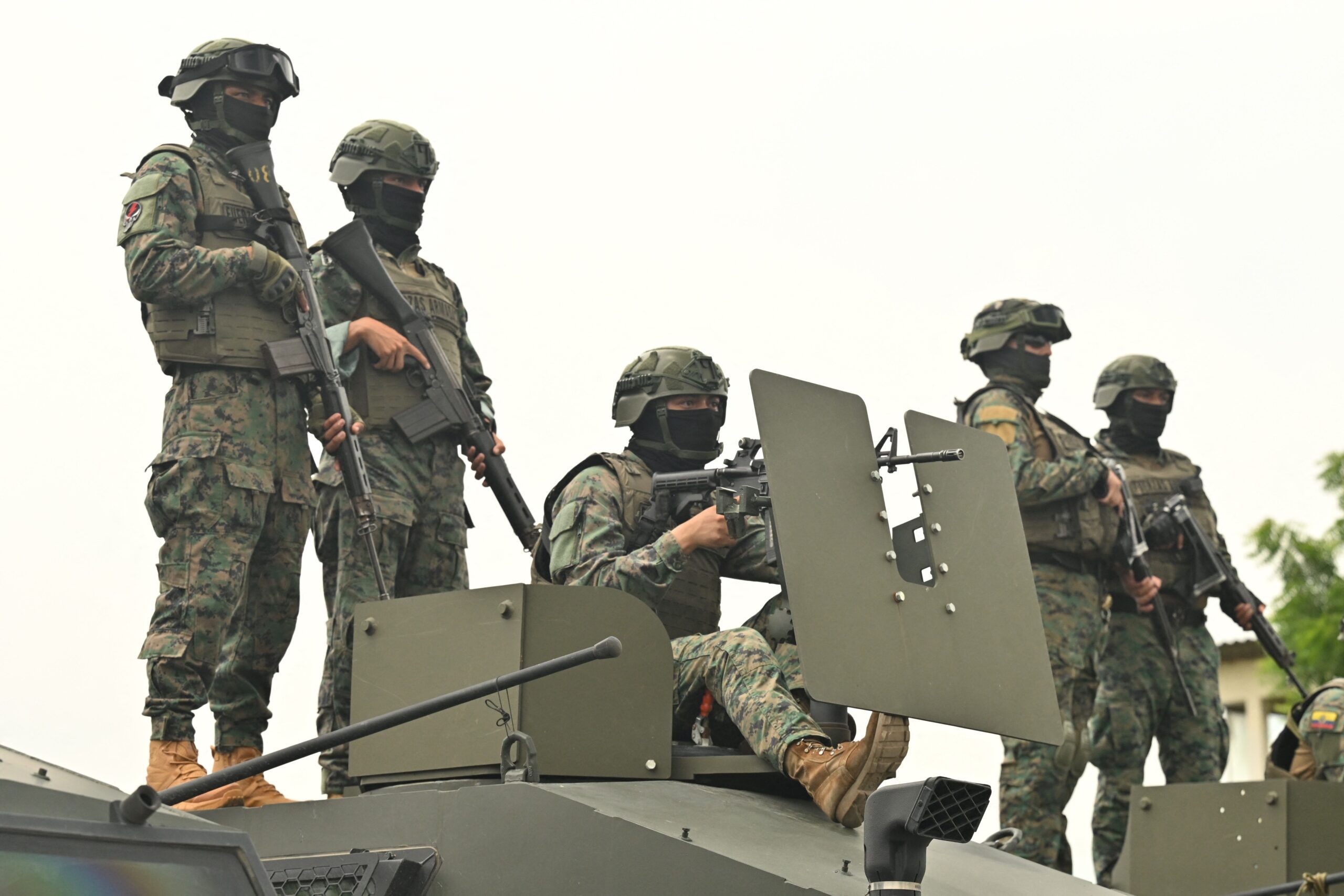 Com apoio dos EUA, Equador mobiliza 75 mil militares em ‘guerra’ contra cartéis de drogas