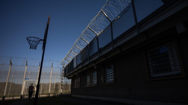 Governo sueco prepara presídio para adolescentes de 13 anos em meio a críticas