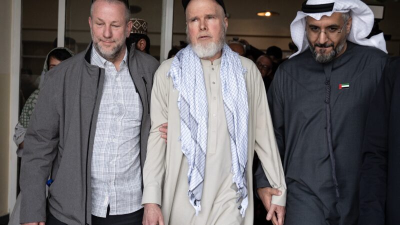 Afeganistão liberta cidadão americano após mais de um ano de prisão