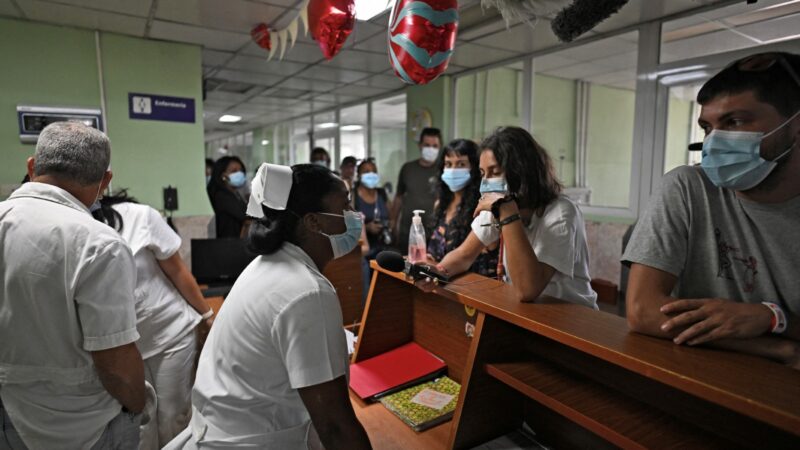 Crise em Cuba faz médicos escolherem quais crianças recebem atendimento em hospital