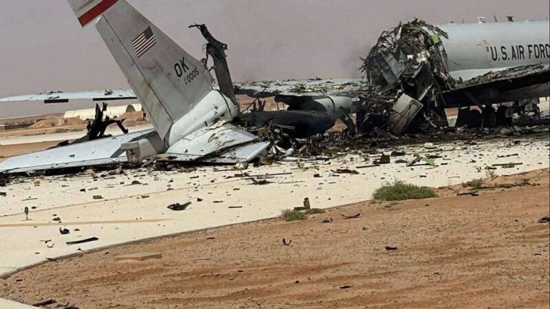 Avião espião de US$ 270 milhões dos EUA é destruído por drones do Irã; veja fotos