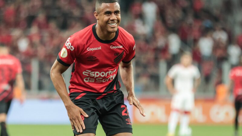 Em alta no Bahia, Erick revê o Athletico, clube em que fez história e disputou quase 300 jogos