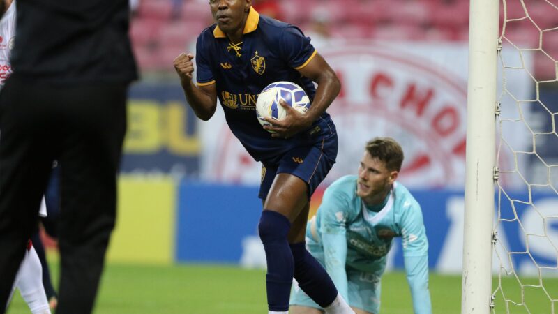 Santa Cruz negocia com Fabinho, ex-Sport e Retrô, e Everton Brito, do América-MG