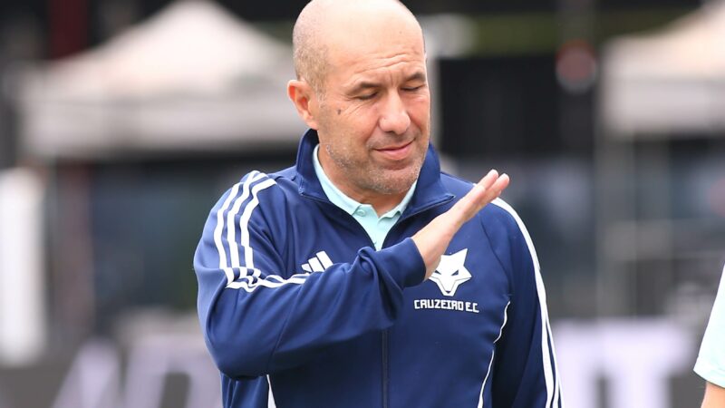 No radar do Flamengo, Jardim prometeu só treinar o Cruzeiro no Brasil: “Verdadeira notícia”