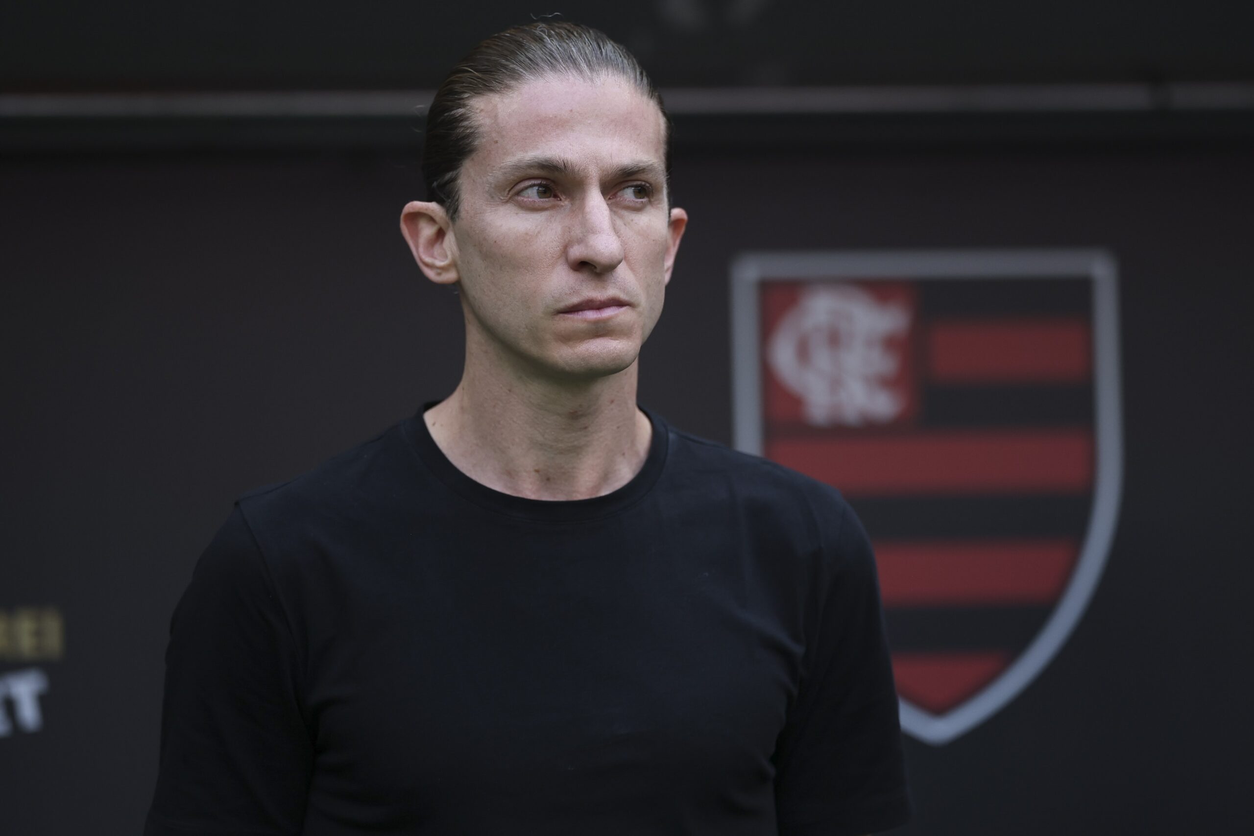 Flamengo vai mandar medalhas do título carioca para Filipe Luís e comissão técnica