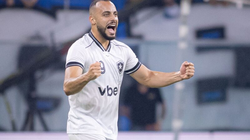 Paz admite conversas do Corinthians com o Botafogo por Arthur Cabral: “Existe um desejo”