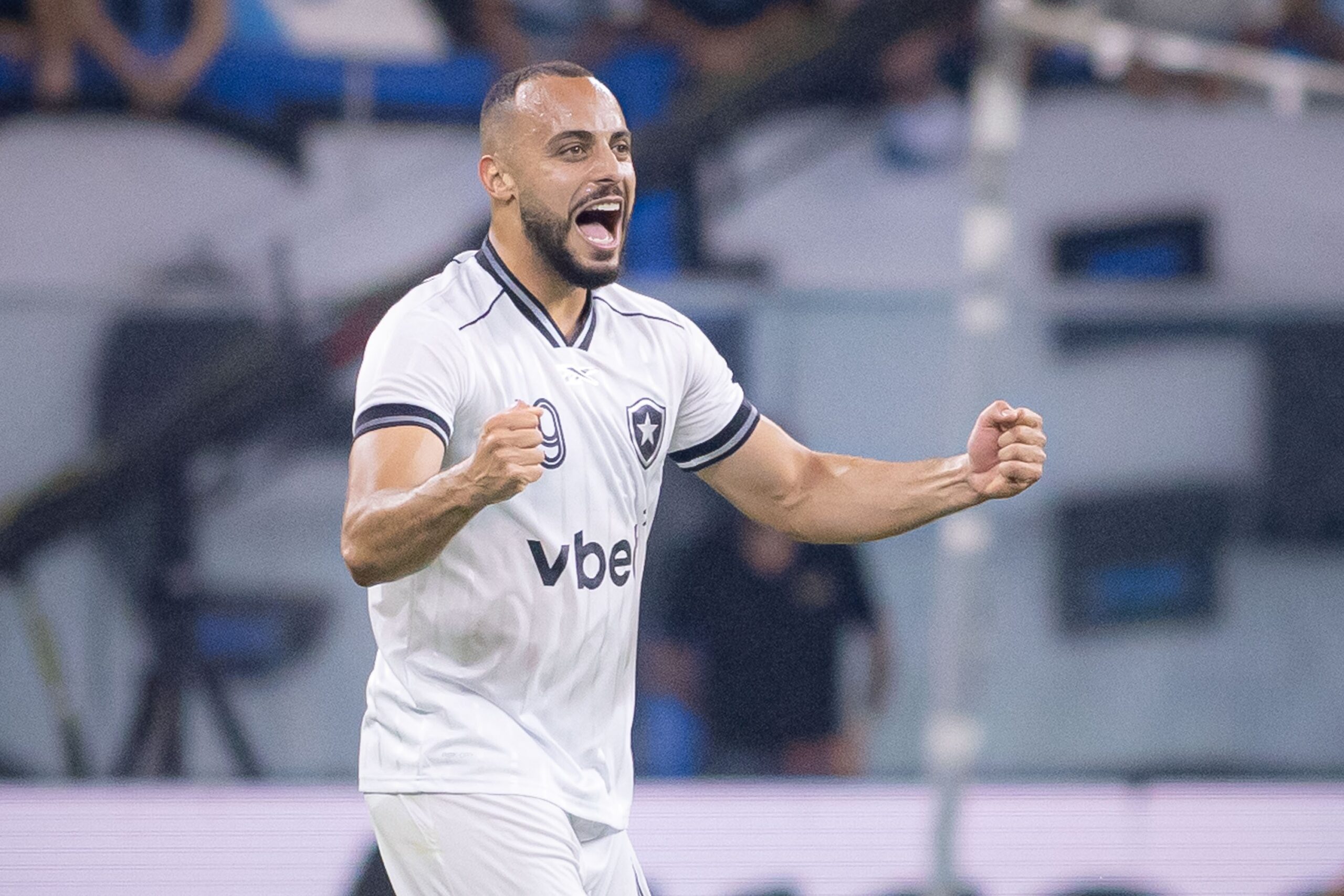 Paz admite conversas do Corinthians com o Botafogo por Arthur Cabral: “Existe um desejo”