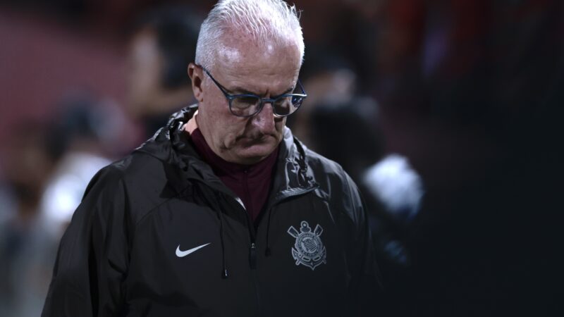 Dorival cita questões médicas para mudanças no Corinthians: “Não posso ser irresponsável”