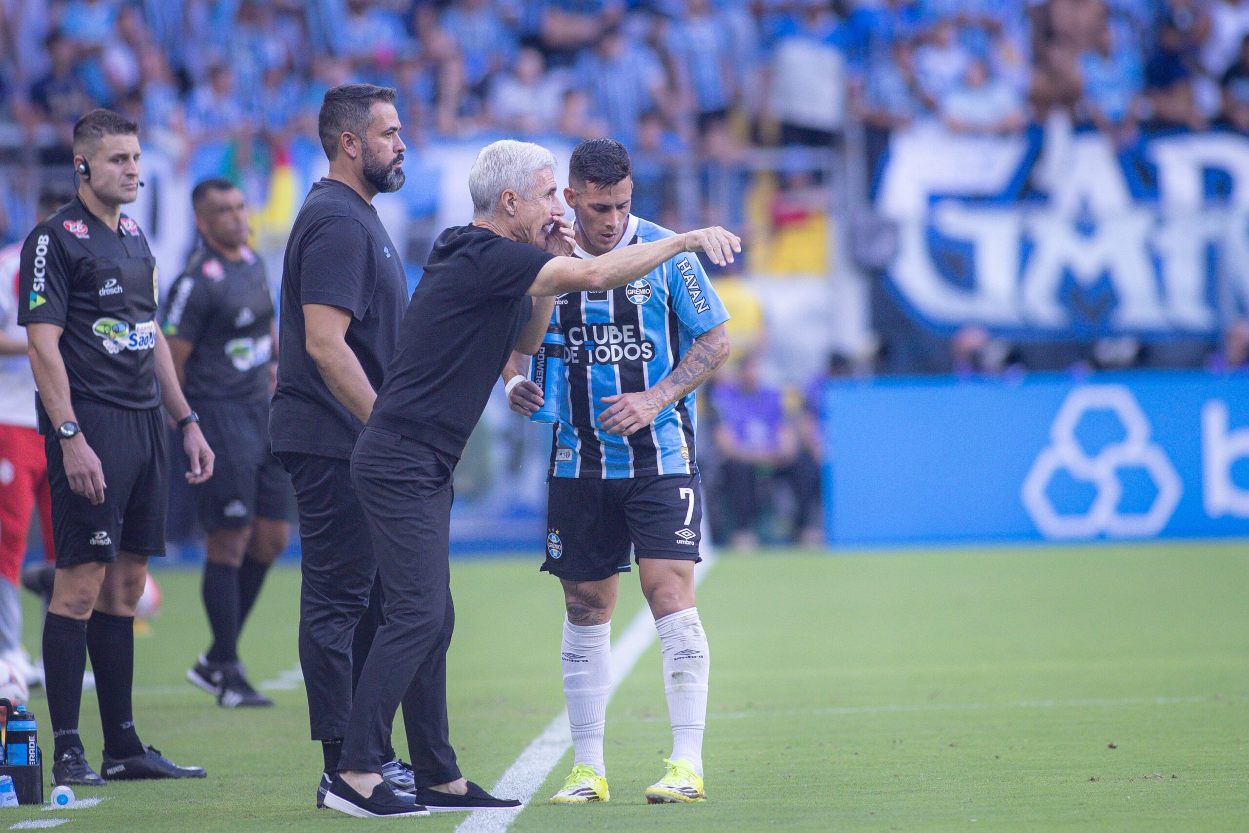 Pavon reverte vaias no Grêmio mesmo com jejum de 50 jogos