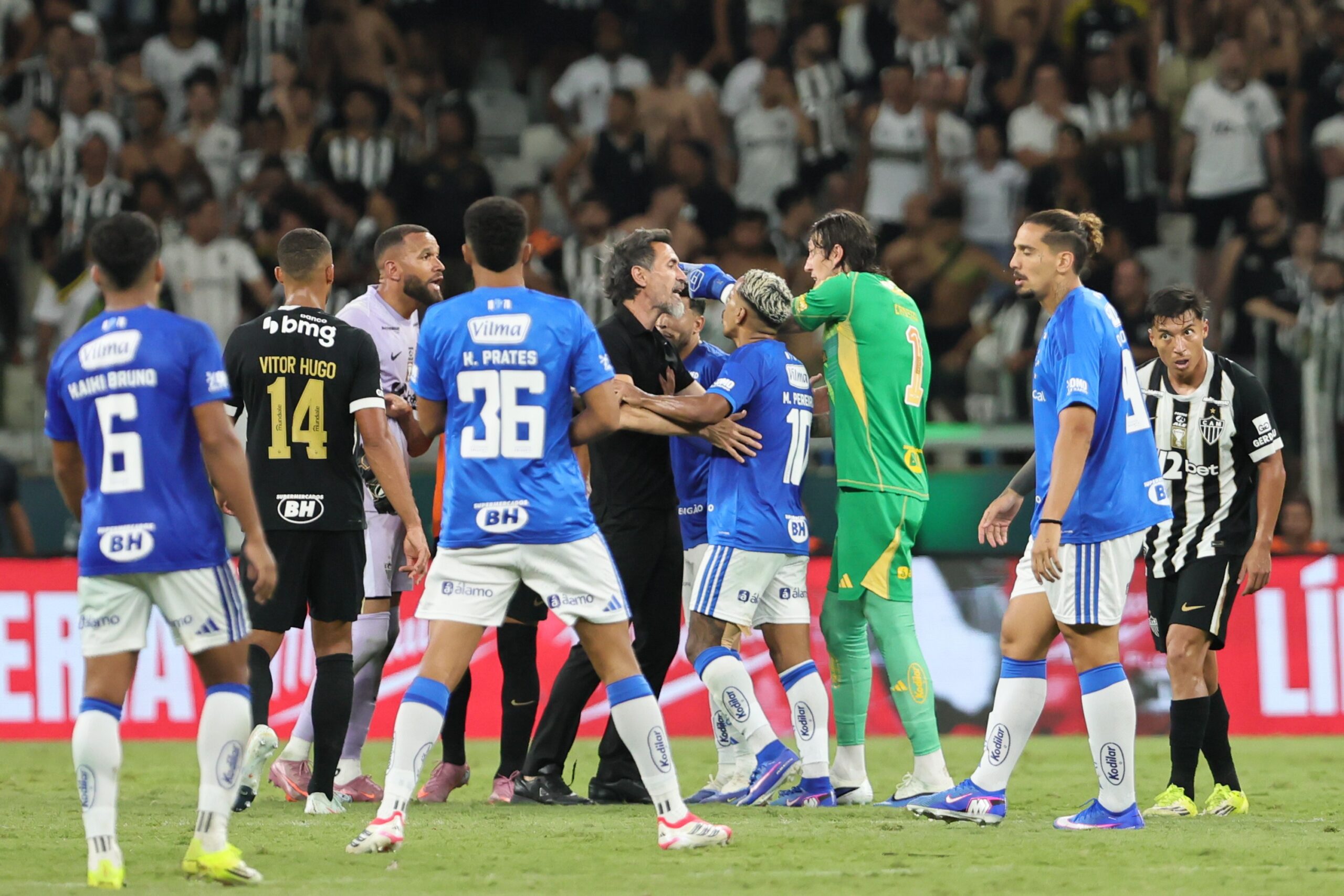 Briga generalizada: Cruzeiro e Atlético-MG fazem acordo com a Procuradoria; veja punições