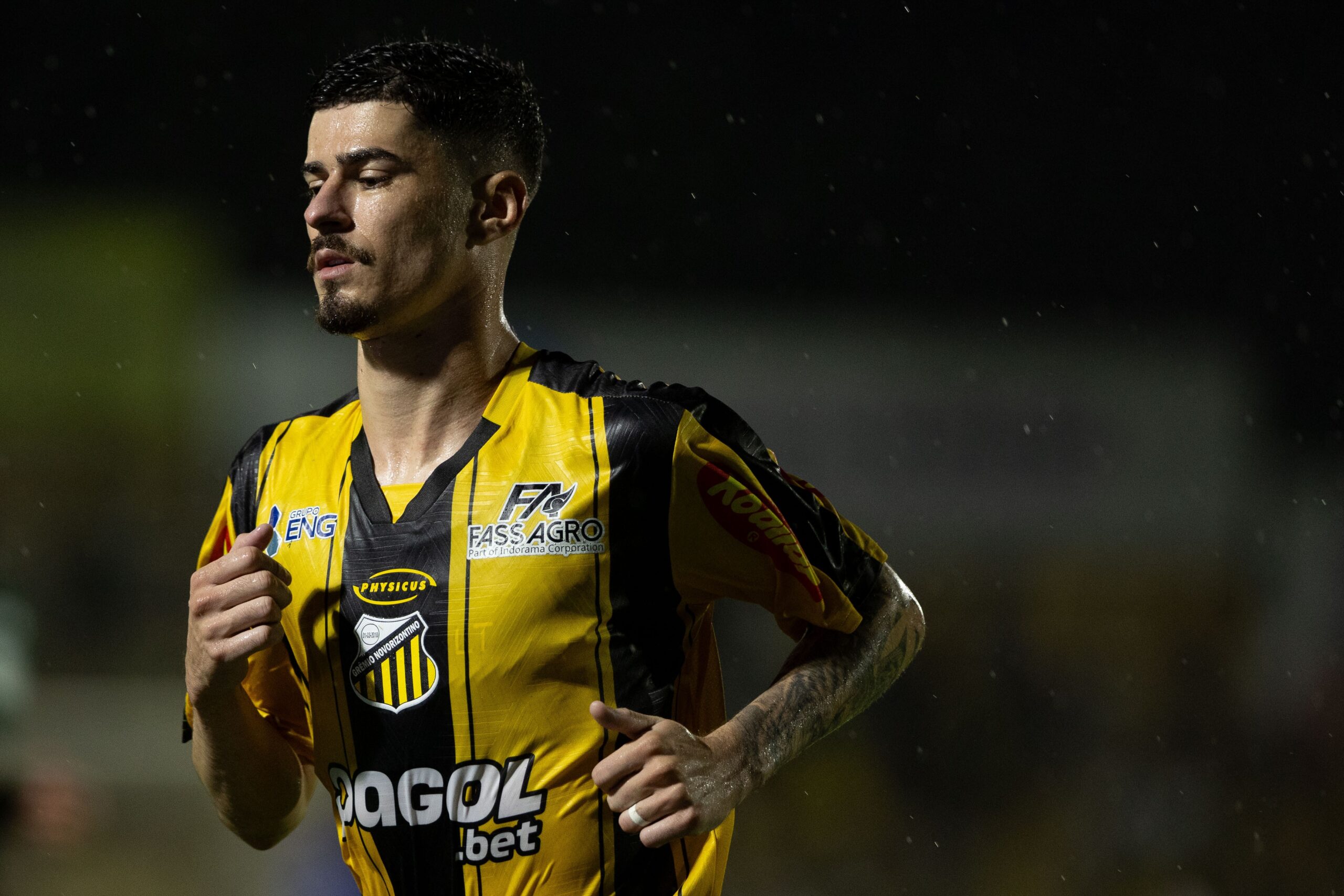 Sem propostas atrativas, Palmeiras decide manter empréstimo de Rômulo ao Novorizontino