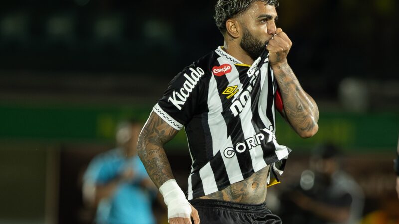 Gabigol comemora gols de empate do Santos e faz campanha por Ancelotti na Vila: “Ver o Neymar”