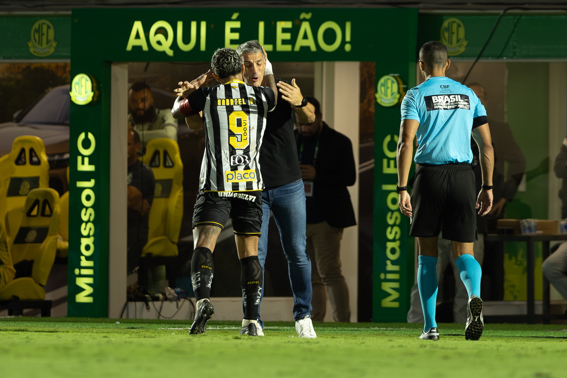 Análise: sem Neymar, Santos repete velhos erros e é salvo por “estrela” de Gabigol