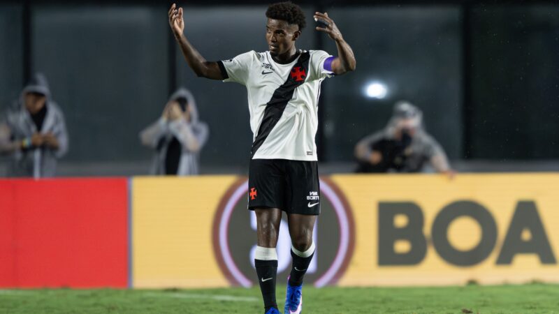 Capitão e primeiro gol: Thiago Mendes vive noite de consolidação de novo status no Vasco