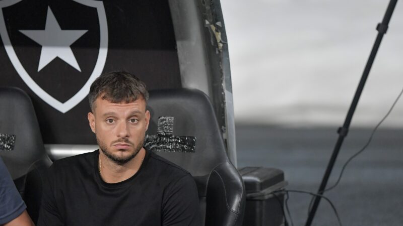 Com três meses de trabalho, Anselmi é o oitavo treinador a deixar o Botafogo na era SAF; veja lista