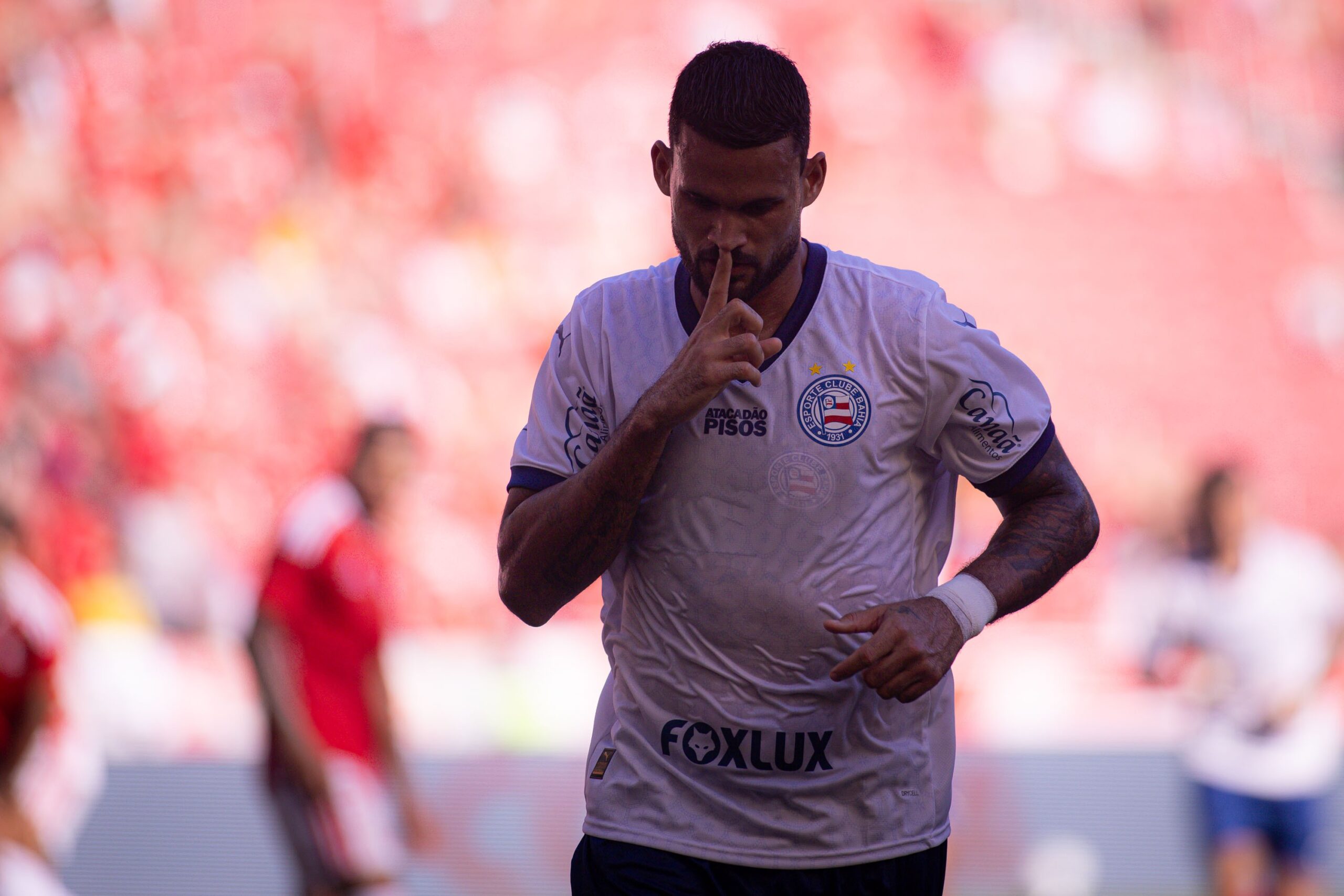 Análise: Bahia faz valer escolha por time físico e conquista resultado histórico sobre o Inter