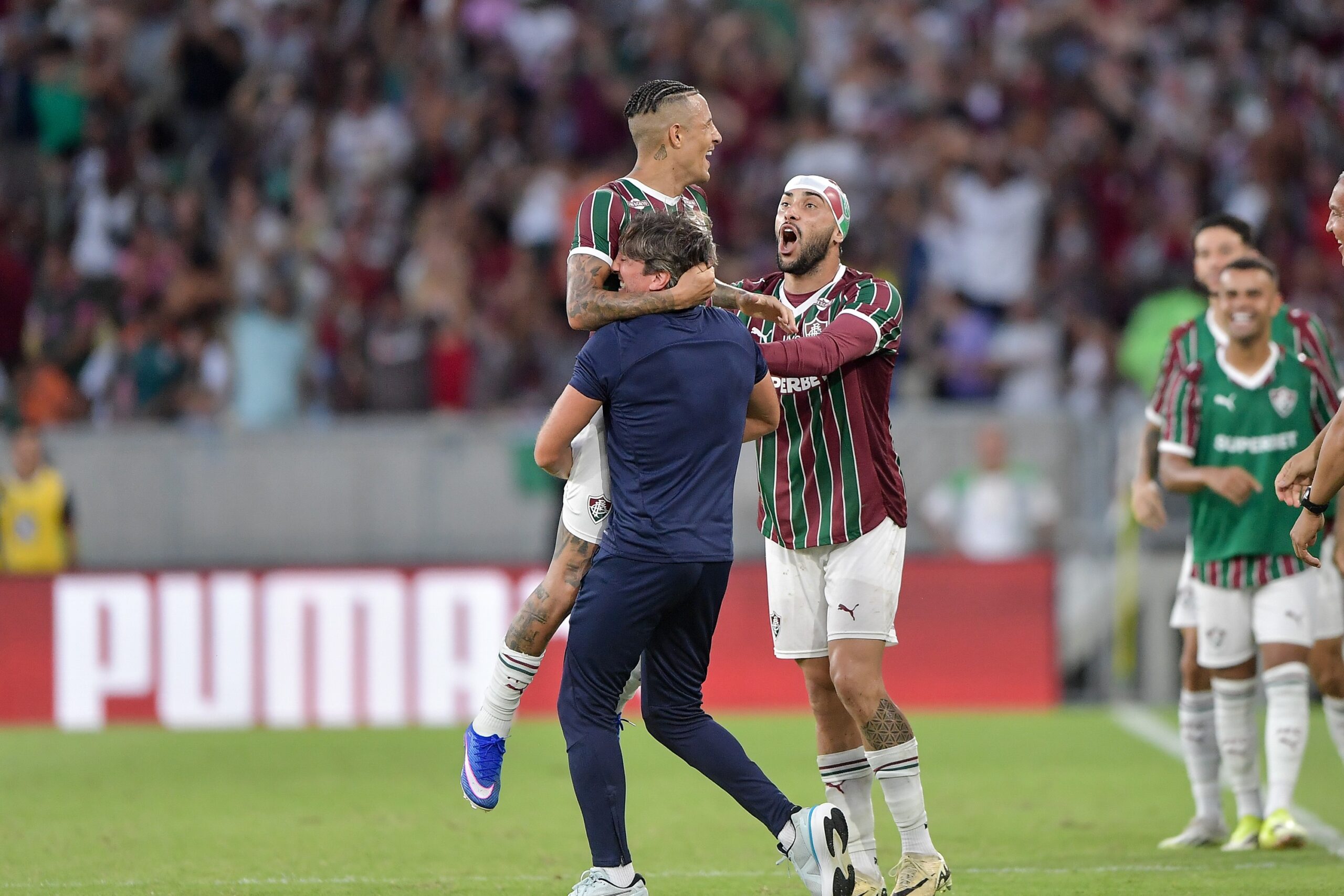 Fluminense de Zubeldía soma 13ª vitória consecutiva em casa no Brasileiro e se sustenta na força do Maracanã