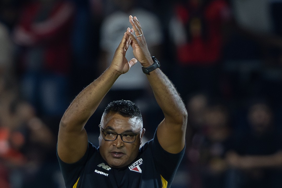 Roger agradece apoio da torcida, valoriza elenco do São Paulo e diz: “Manter os pés no chão”