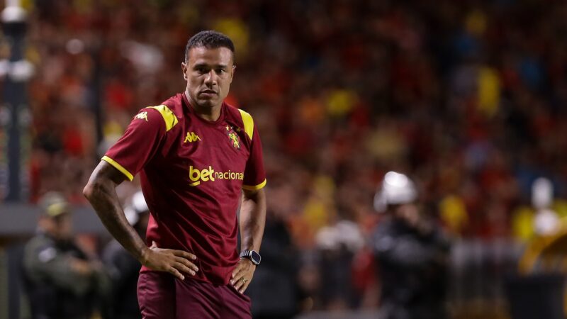 Roger pede desculpas após queda do Sport e diz que é “raso” citar só dois jogos bons do time no ano