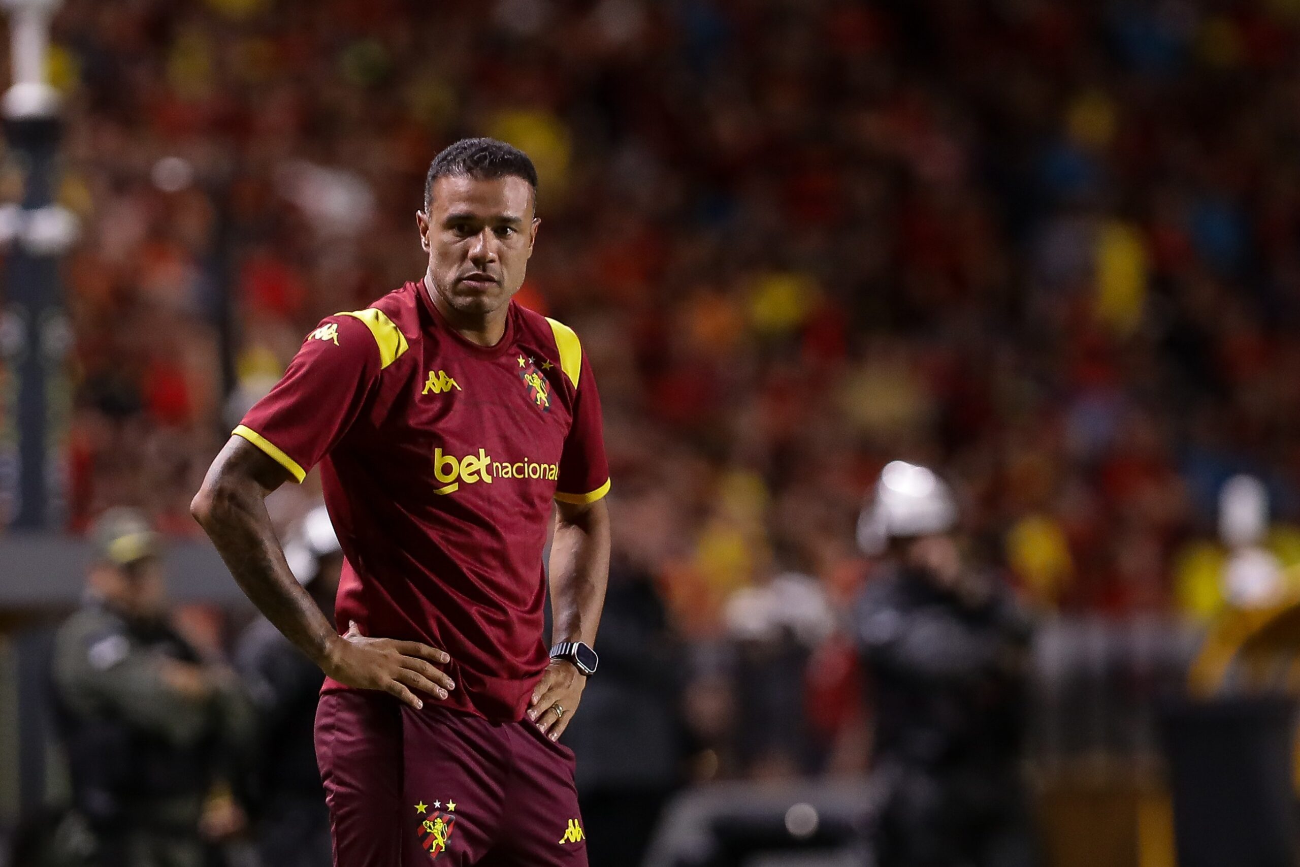 Roger pede desculpas após queda do Sport e diz que é “raso” citar só dois jogos bons do time no ano