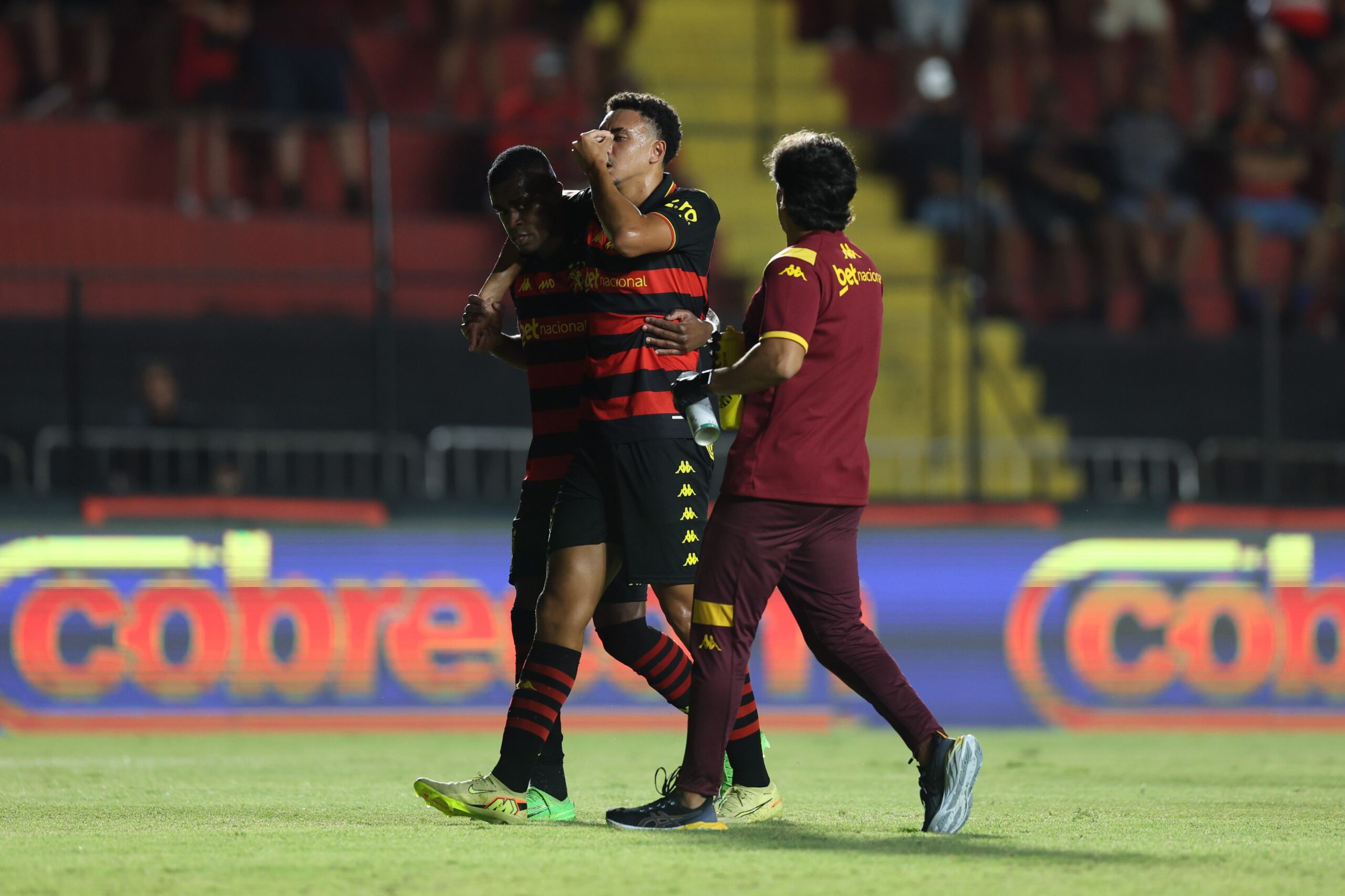 Veja situação de Ajul, Barletta e Benevenuto, após saírem lesionados de jogo do Sport