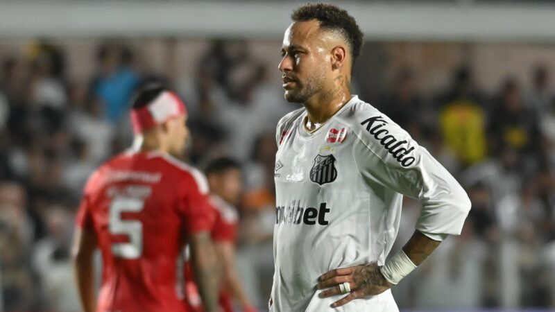 Atuações: Neymar faz de pênalti, mas Santos perde com gol nos acréscimos; dê suas notas