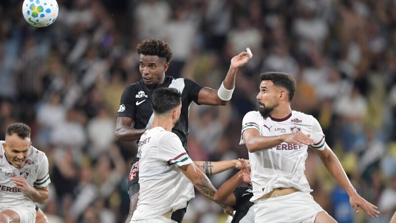 Renê reconhece erros na bola aérea em derrota do Fluminense para o Vasco: “Pecamos”