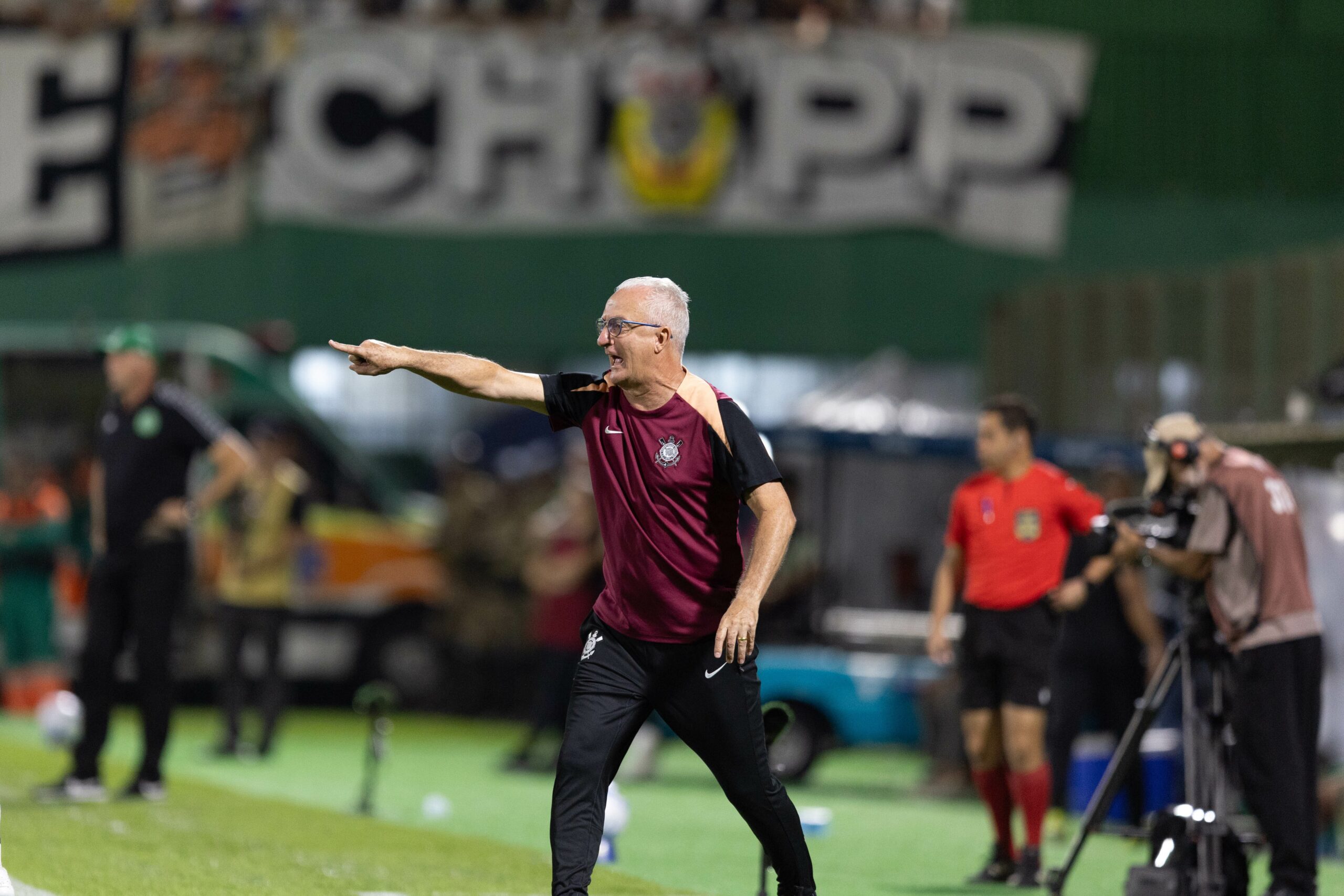 Dorival lamenta empate do Corinthians em Chapecó: “Poderíamos ter uma sorte melhor”