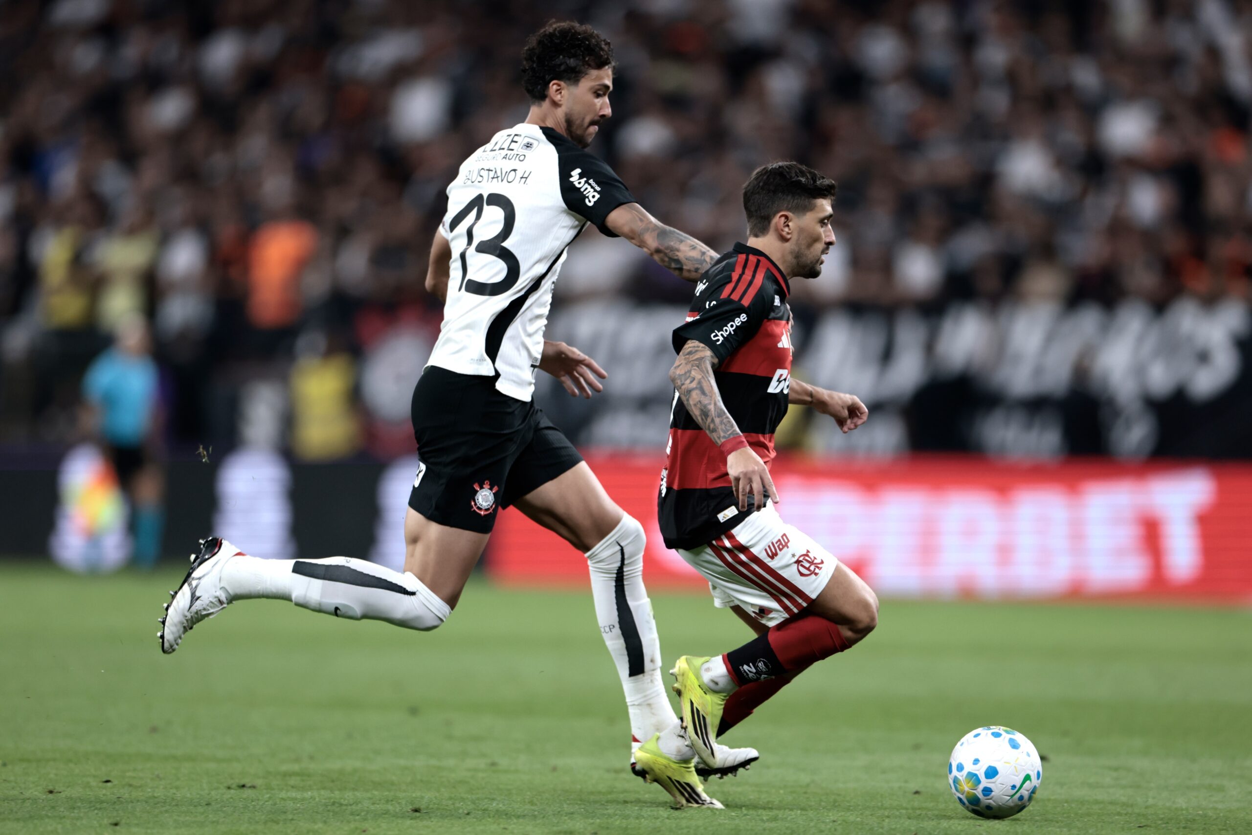 Gustavo Henrique critica árbitro e cobra melhora do Corinthians: “São muitos jogos sem vitória”