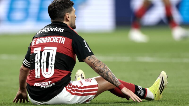 Análise: Flamengo tem erro capital, mas segura Corinthians com 10 e mantém invencibilidade de Jardim