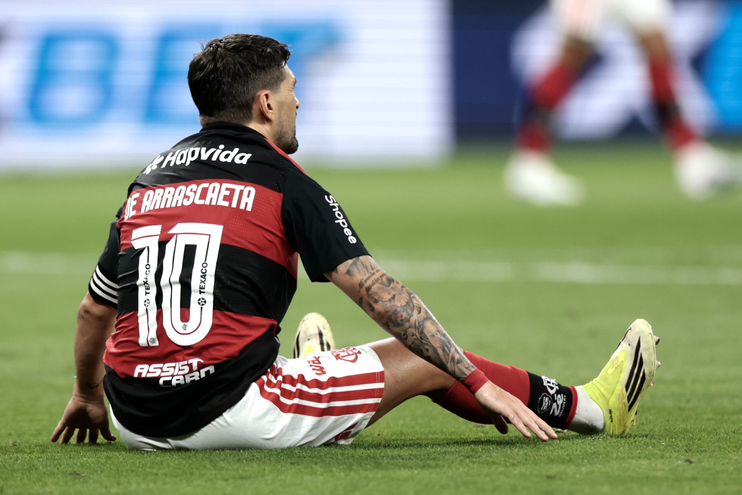 Análise: Flamengo tem erro capital, mas segura Corinthians com 10 e mantém invencibilidade de Jardim