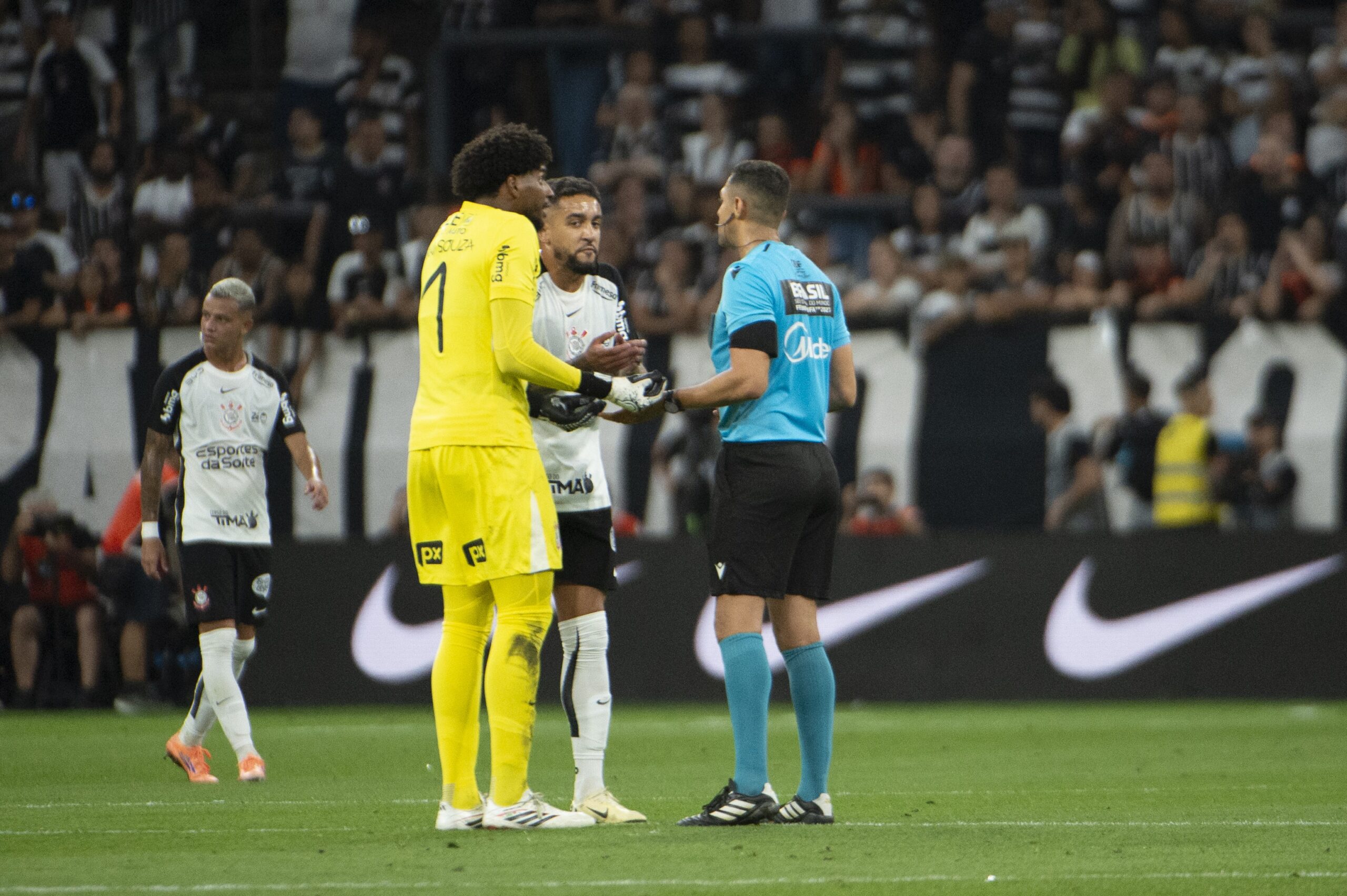 Marcelo Paz cita erros e critica presença de árbitro em jogos do Corinthians: “Histórico muito ruim”