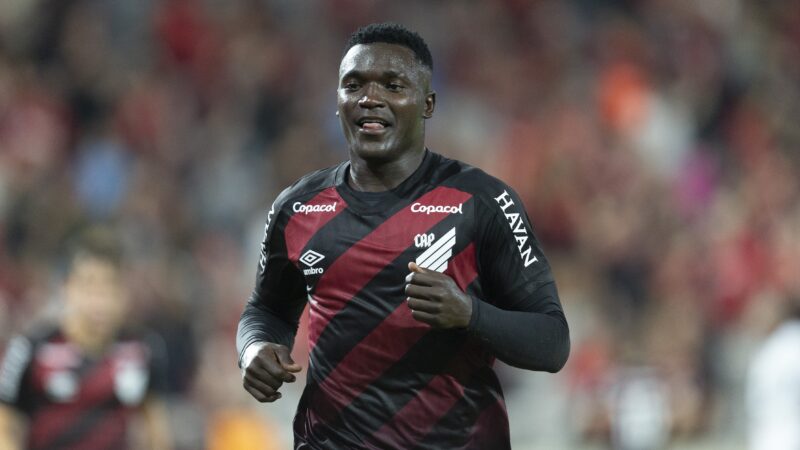 No Athletico, Viveros supera início de ano conturbado, assume artilharia e é elogiado: “Um cavalo”