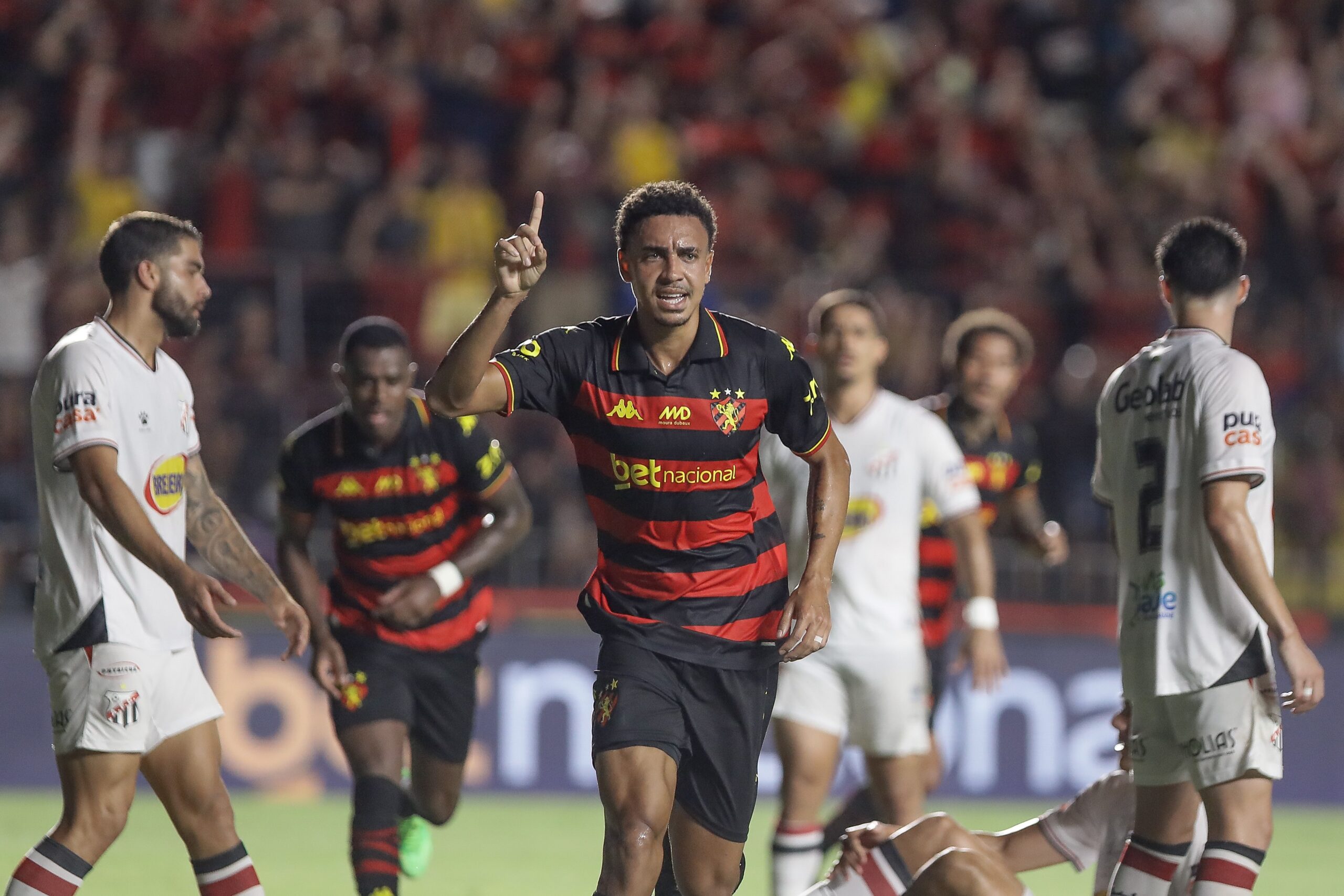 Sport vê negociações para renovar com Ajul e Pucci travarem; entenda