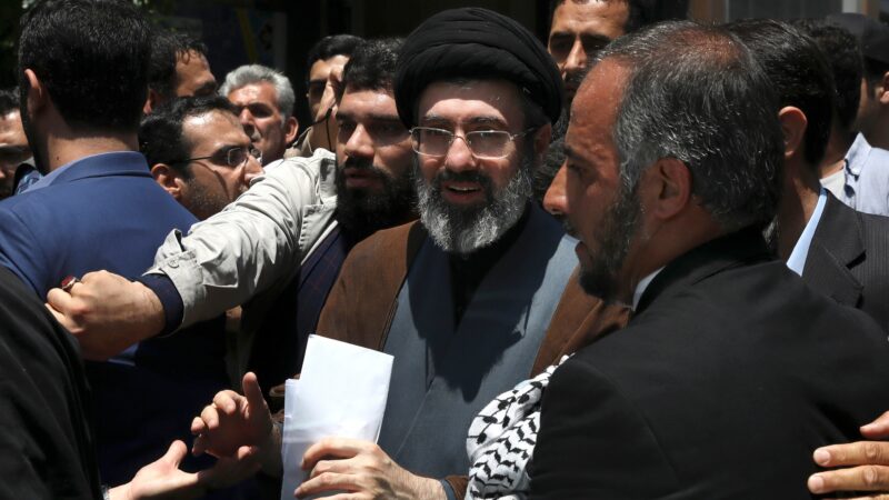 Filho de Khamenei sobrevive a ataques dos EUA e de Israel, diz agência