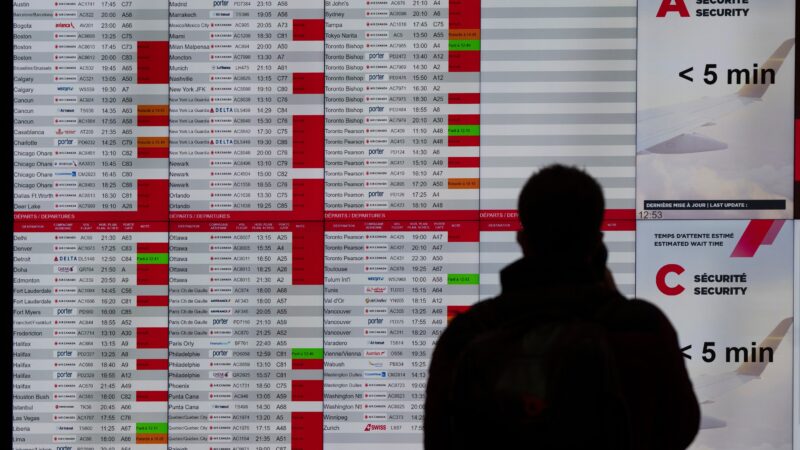 Pacote suspeito limita voos no Aeroporto de Montreal