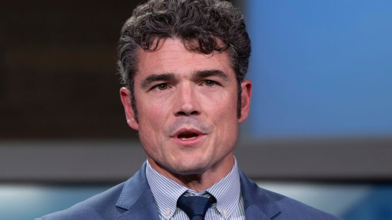 FBI investiga diretor dos EUA que criticou a guerra ao renunciar por suspeita de vazar informações confidenciais, diz site